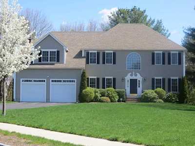 223 Olivia Dr Northbridge, MA 01534
