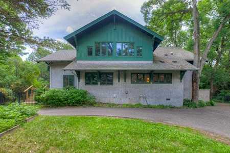 84 Neptune Street Mahtomedi, MN 55115