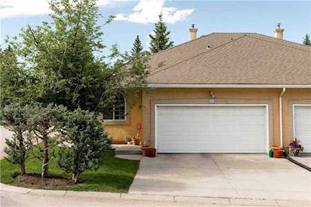 68 Cedarview Mews SW Calgary, AB T2W 6B8