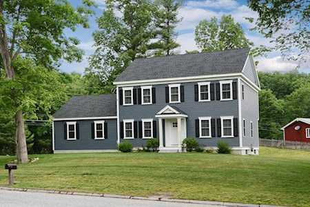 136 Lakeview Ave Tyngsborough, MA 01879