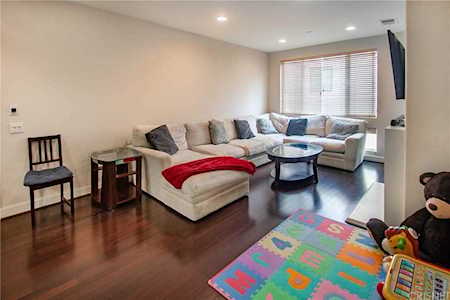 10609 Bloomfield Street #205 Toluca Lake, CA 91602