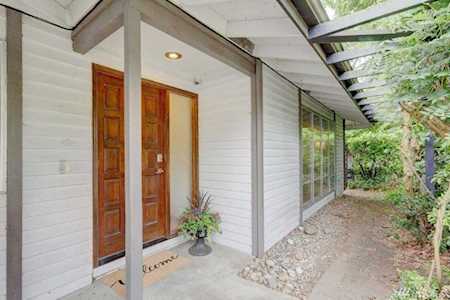 6860 123rd Ave SE Bellevue, WA 98006
