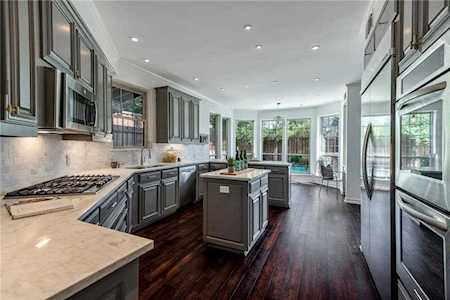 5906 London Court Dallas, TX 75252