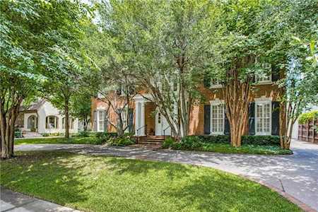 4528 Belclaire Avenue Highland Park, TX 75205