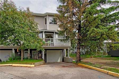 128 Regal Park NE Calgary, AB T2E 0S6