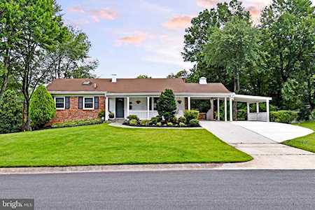 6805 Renita Ln Bethesda, MD 20817