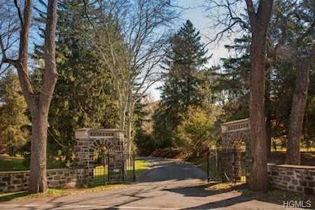 22 Deforest Dr Cortlandt, NY 10567
