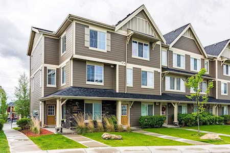 34 Evansview Road NW Calgary, AB T3P 0L2