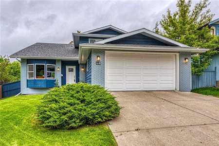 40 Ranch Estates Road NW Calgary, AB T3G 1T5