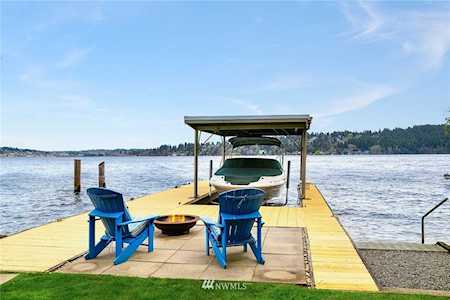 14730 Edgewater Lane NE Lake Forest Park, WA 98155