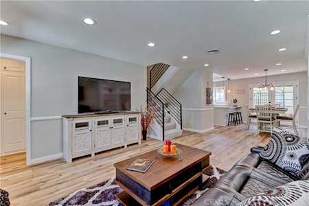 2332 Bunker Hill Way Costa Mesa, CA 92626