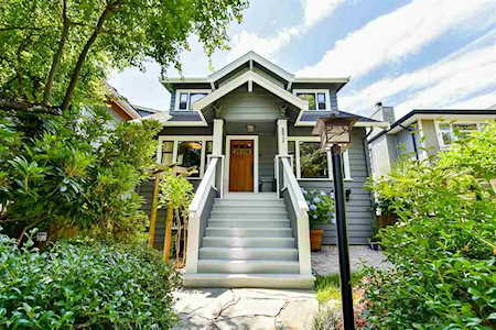 842 E 10th W Avenue Vancouver, BC V5T 2B1