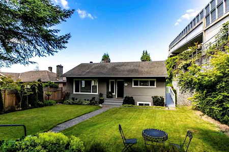 2421 Jones Avenue North Vancouver, BC V7M 2X2