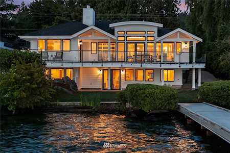 12917 Holmes Point Dr NE Kirkland, WA 98034
