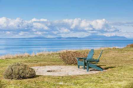 1041 Seacliff Lane Coupeville, WA 98239