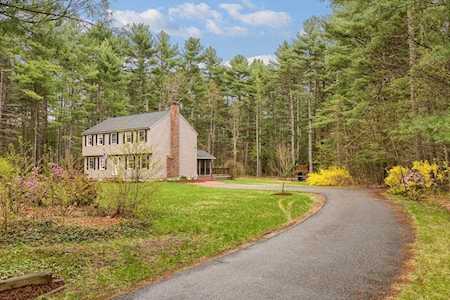 39 Squannacook Dr Groton, MA 01450