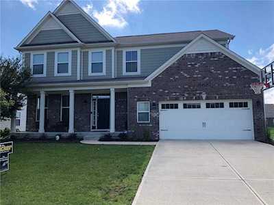 9672 Brook Meadow Drive Mccordsville, IN 46055