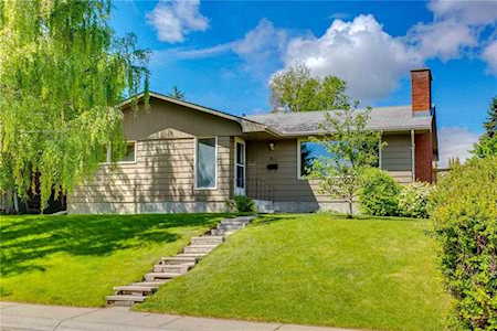 811 Canford Crescent SW Calgary, AB T2W 1L4