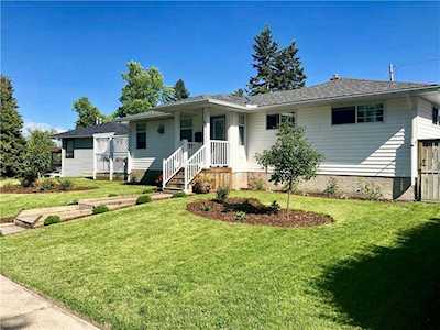 63 Chancellor Way NW Calgary, AB T2K 1Y3