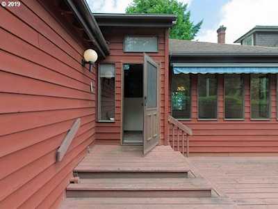 1693 SW Montgomery Dr Portland, OR 97201