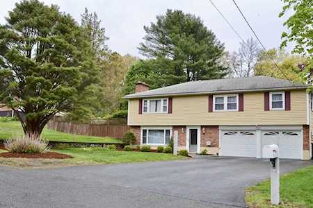 35 Briarwood Rd Framingham, MA 01701