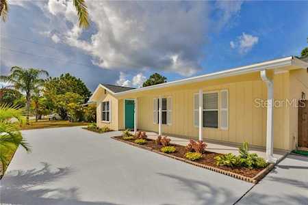 6918 Friendship Drive Sarasota, FL 34241