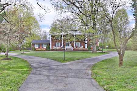 11505 Valley View Rd Anchorage, KY 40223