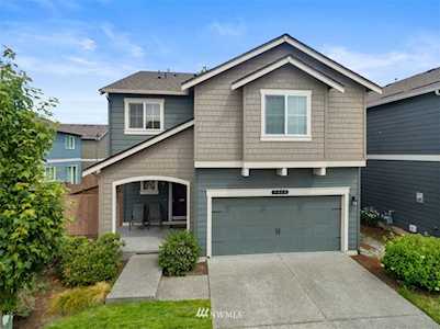 1019 28th St NW Puyallup, WA 98371
