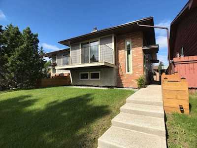 1475 Berkley Drive NW Calgary, AB T3K 1T7