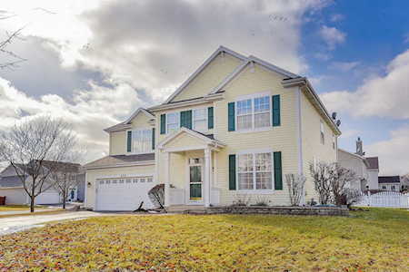 270 Ashcroft Ln Oswego, IL 60543