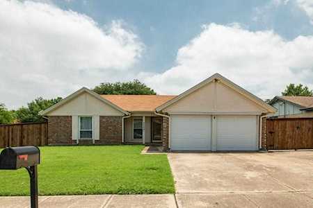 6062 Summerdale Court Watauga, TX 76148