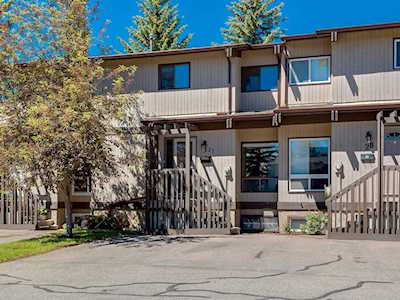 2210 Oakmoor Drive SW #27 Calgary, AB T2V 4R4