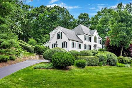 29 Wedgewood Dr Hopkinton, MA 01748