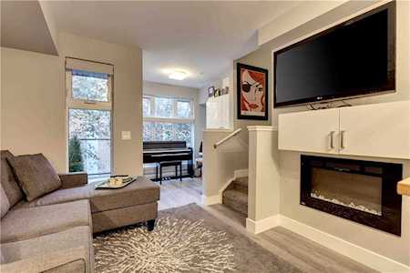 515 4 Avenue NE #6 Calgary, AB T2E 0J9