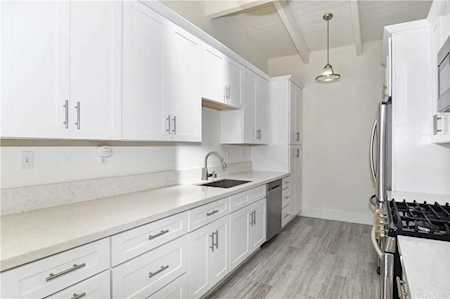 562 Glorieta Newport Beach, CA 92660