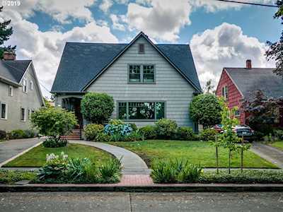 402 SE 44th Ave Portland, OR 97215