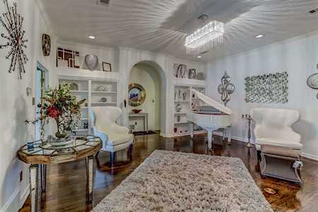 8427 Kings Trail Dr Memphis, TN 38016