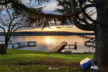 3151 W Laurelhurst Dr NE Seattle, WA 98105