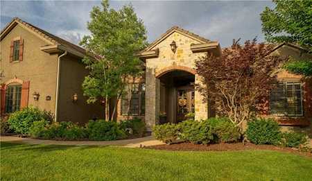 8304 Maplewood Ln Lenexa, KS 66215