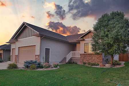 7616 S Courtyard Cir Sioux Falls, SD 57108