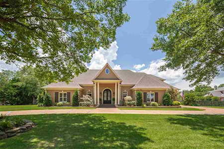 2555 Halle Dr Collierville, TN 38017