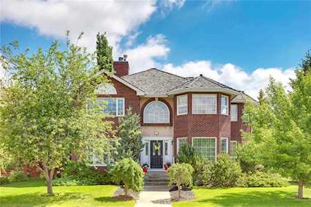 34 Christie Estate Garden(s) SW Calgary, AB T3H 2R4