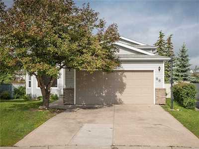 88 Hawkmount Close NW Calgary, AB T3G 3Z5