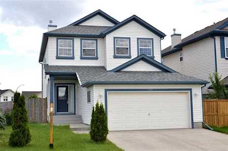 202 Marthas Manor NE Calgary, AB T3J 4Y6