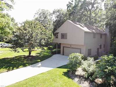 1052 Commodore Dr Virginia Beach, VA 23454