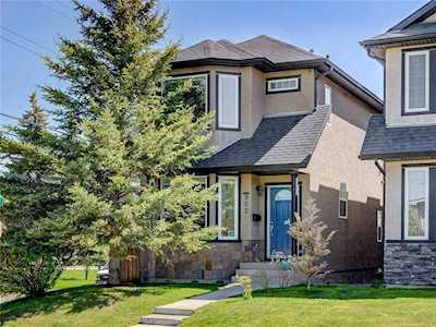 902 40 Street SW Calgary, AB T3C 1W3