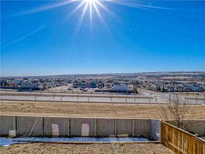 96 Evansview Road NW Calgary, AB T3P 0J4