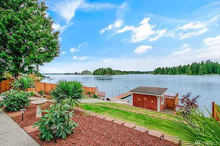 4912 N Island Dr E Bonney Lake, WA 98391