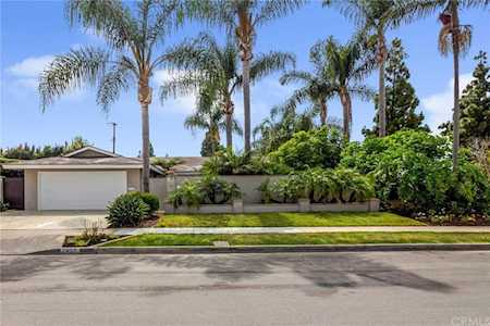2983 Country Club Drive Costa Mesa, CA 92626