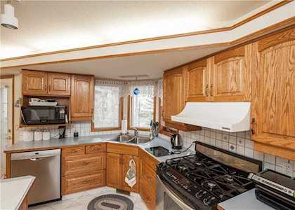 159 Hampshire Close NW Calgary, AB T3A 4Y1
